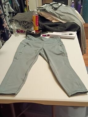 Velocity Sage Green Capri Leggings with Zippered Pockets